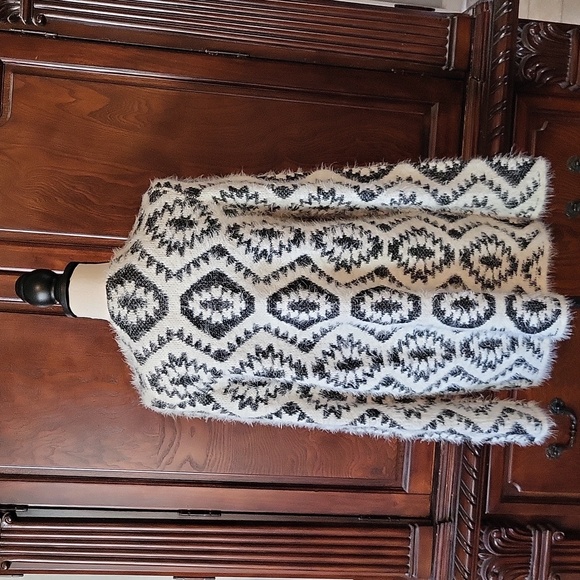 Hannah long-sleeved fuzzy sweater cardigan - Picture 3 of 7